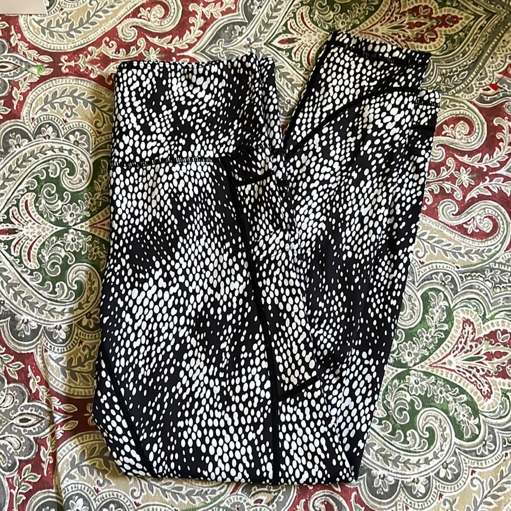 Zyia black viper LNT pocket 7/8 leggings